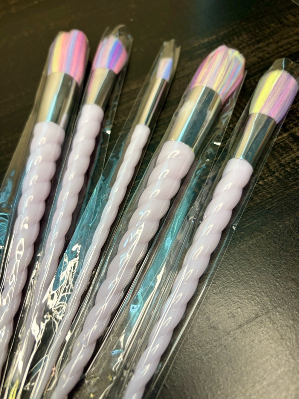 5pcs Unicorn Makeup Brush Set with Rainbow Bristles Cosmetic Brushes